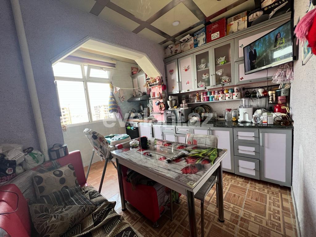 Satılır, köhnə tikili, 2 otaqlı, 60 m², Bakı, Suraxanı r, Yeni Günəşli q, Xalqlar Dostluğu m.