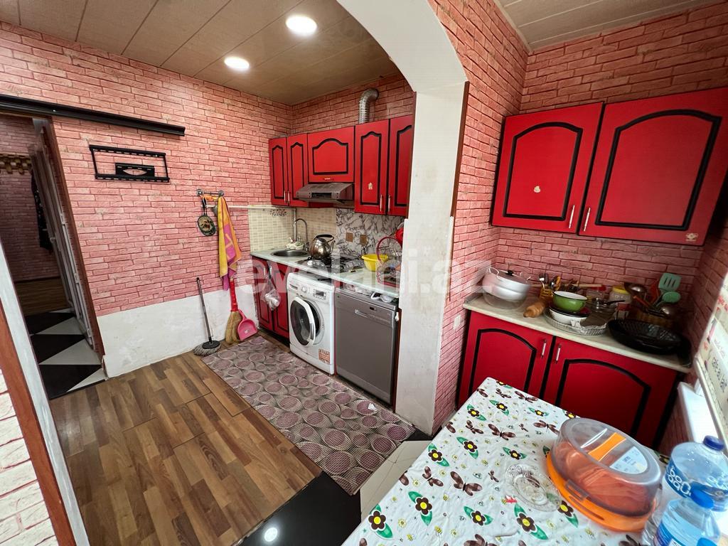 Satılır, köhnə tikili, 2 otaqlı, 55 m², Bakı, Suraxanı r, Yeni Günəşli q, Xalqlar Dostluğu m.
