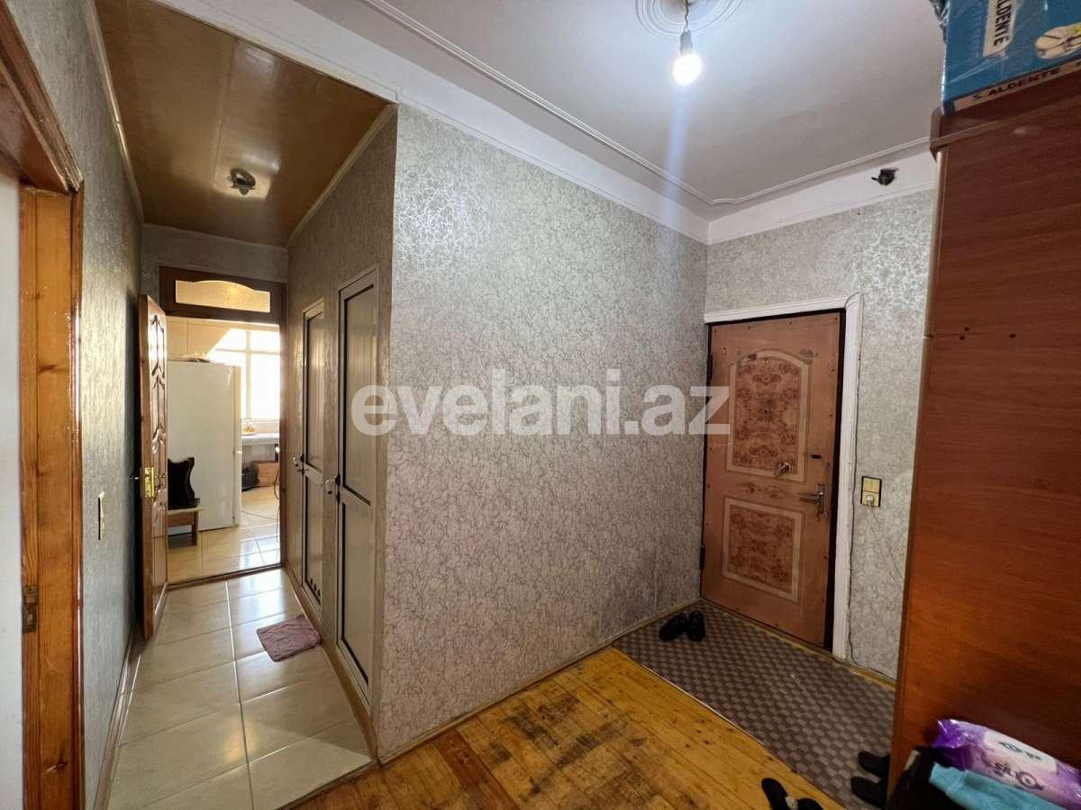 Satılır, köhnə tikili, 3 otaqlı, 70 m², Bakı, Suraxanı r, Yeni Günəşli q, Xalqlar Dostluğu m.