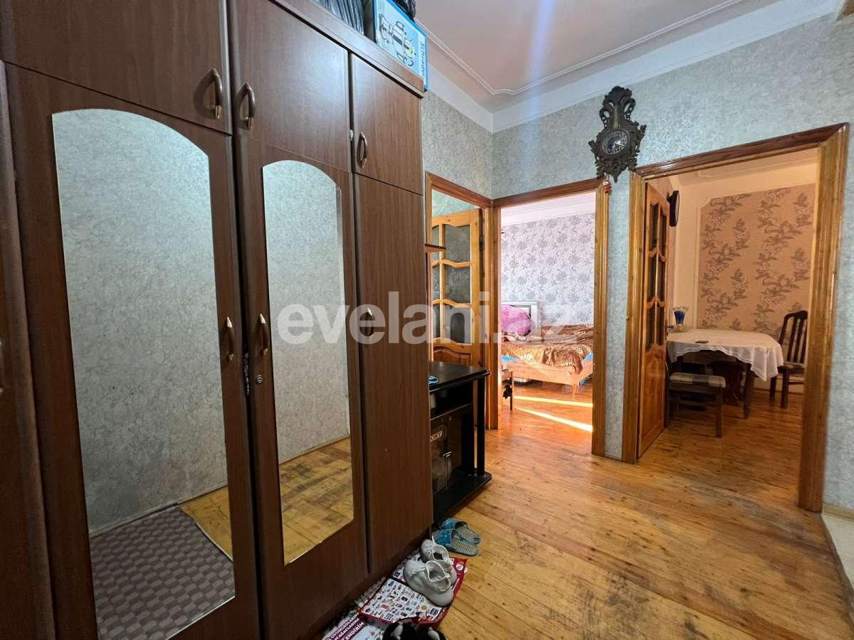 Satılır, köhnə tikili, 3 otaqlı, 70 m², Bakı, Suraxanı r, Yeni Günəşli q, Xalqlar Dostluğu m.