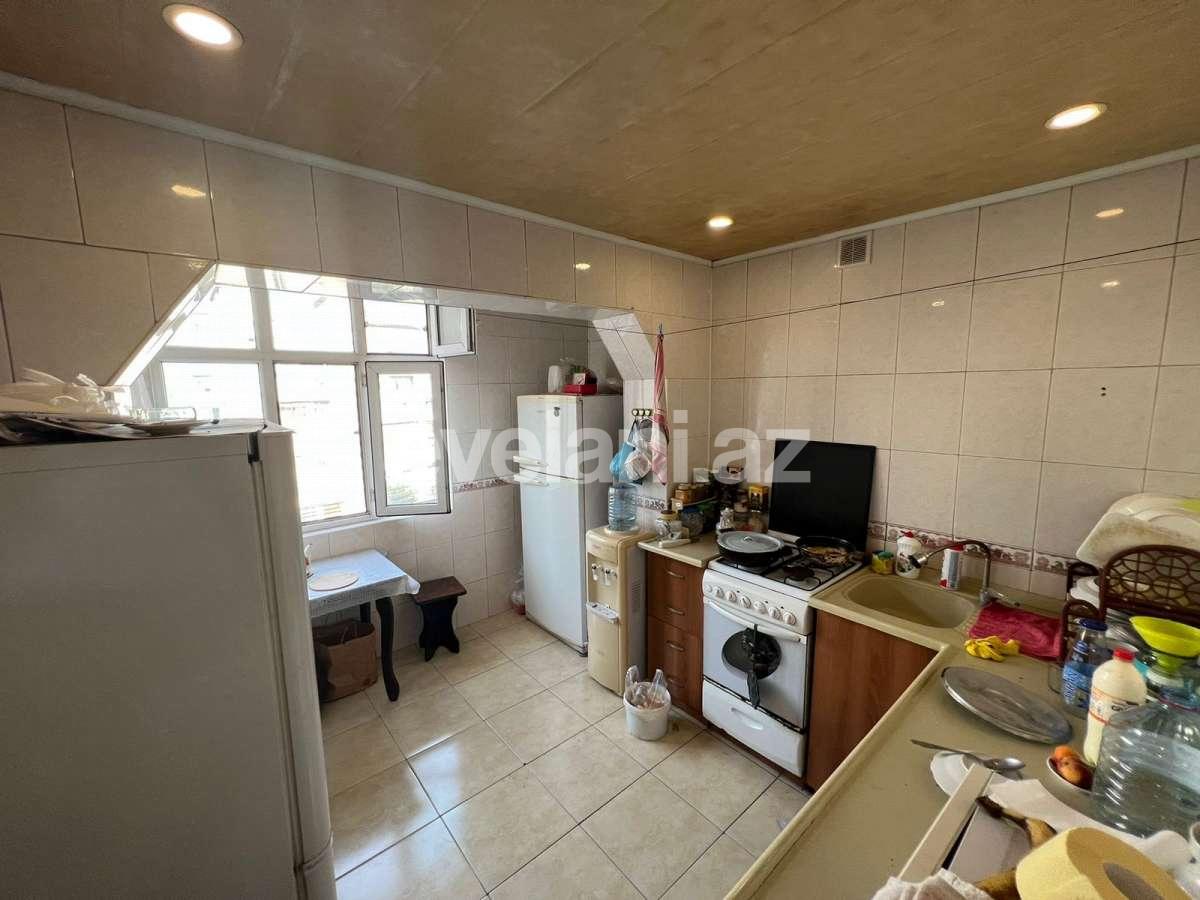 Satılır, köhnə tikili, 3 otaqlı, 70 m², Bakı, Suraxanı r, Yeni Günəşli q, Xalqlar Dostluğu m.