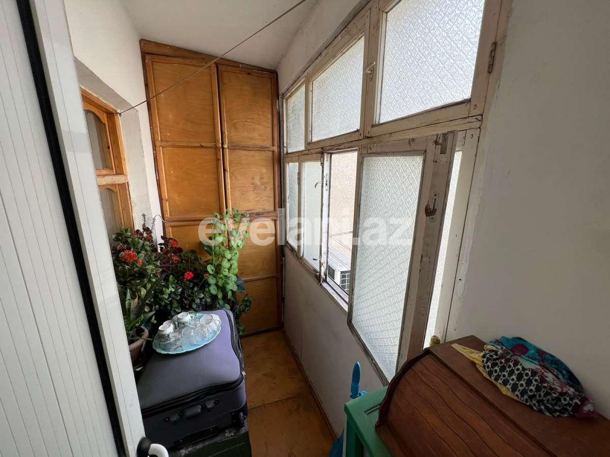 Satılır, köhnə tikili, 3 otaqlı, 70 m², Bakı, Suraxanı r, Yeni Günəşli q, Xalqlar Dostluğu m.