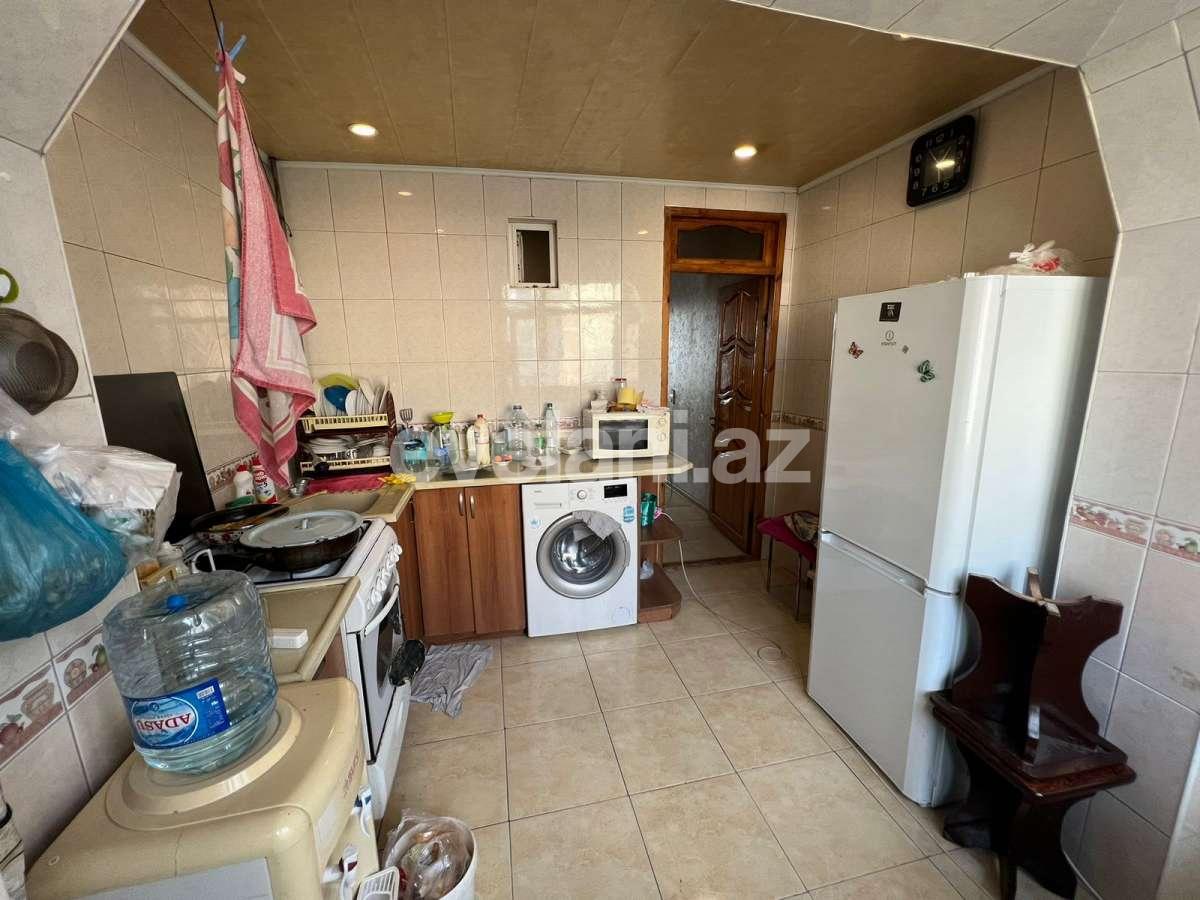 Satılır, köhnə tikili, 3 otaqlı, 70 m², Bakı, Suraxanı r, Yeni Günəşli q, Xalqlar Dostluğu m.