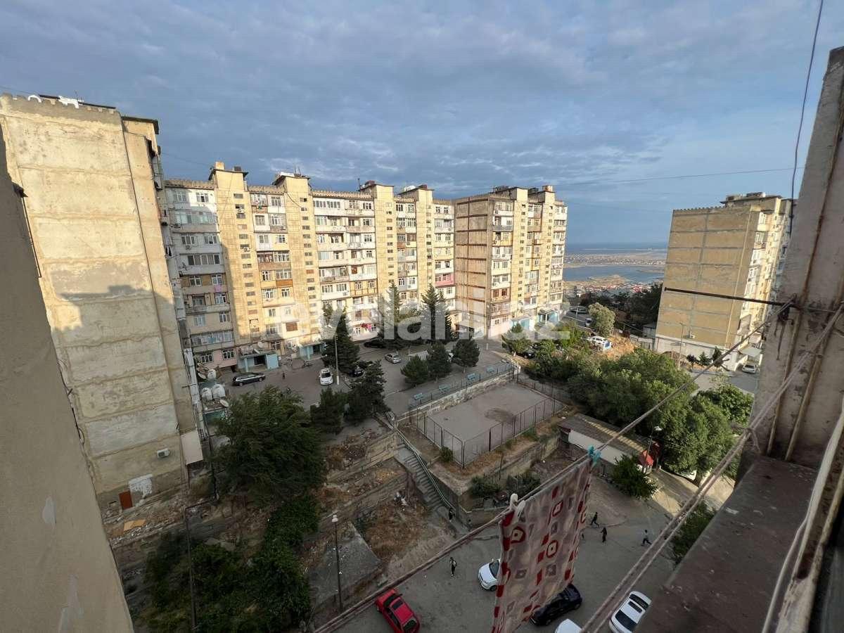 Satılır, köhnə tikili, 3 otaqlı, 70 m², Bakı, Suraxanı r, Yeni Günəşli q, Xalqlar Dostluğu m.
