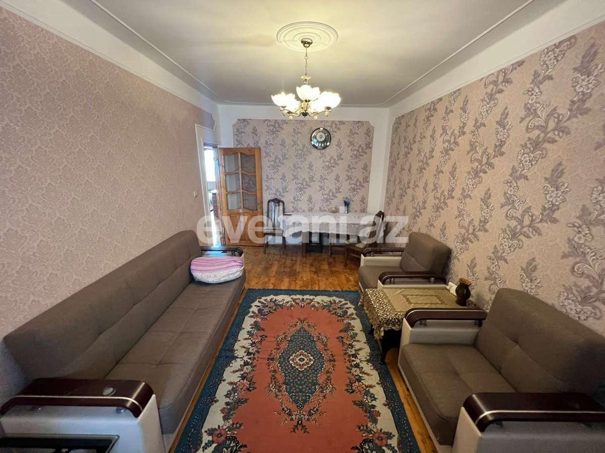 Satılır, köhnə tikili, 3 otaqlı, 70 m², Bakı, Suraxanı r, Yeni Günəşli q, Xalqlar Dostluğu m.