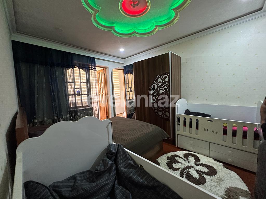 Satılır, köhnə tikili, 3 otaqlı, 75 m², Bakı, Suraxanı r, Yeni Günəşli q, Xalqlar Dostluğu m.