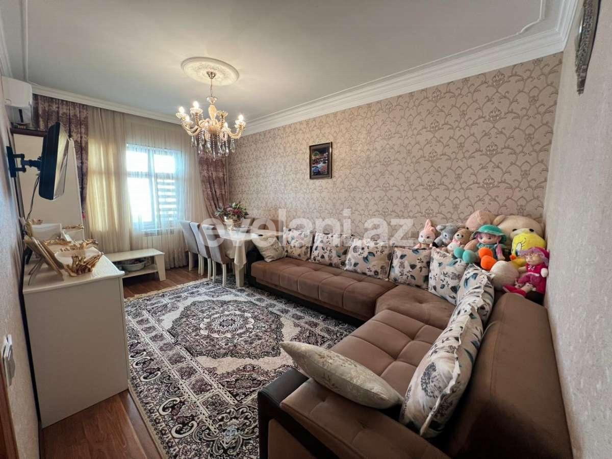 Satılır, köhnə tikili, 4 otaqlı, 90 m², Bakı, Suraxanı r, Yeni Günəşli q, Xalqlar Dostluğu m.
