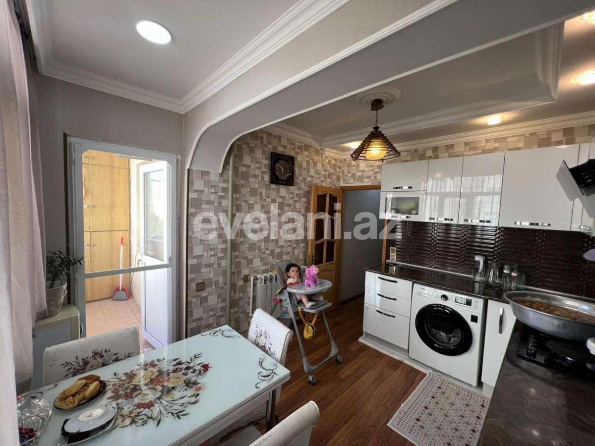 Satılır, köhnə tikili, 4 otaqlı, 90 m², Bakı, Suraxanı r, Yeni Günəşli q, Xalqlar Dostluğu m.