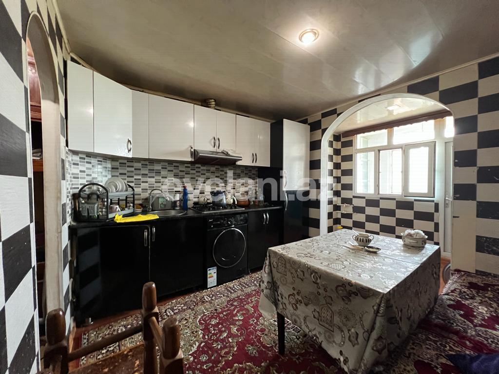 Satılır, köhnə tikili, 5 otaqlı, 109.98 m², Bakı, Suraxanı r, Yeni Günəşli q, Xalqlar Dostluğu m.