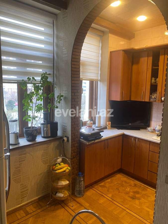 Satılır, köhnə tikili, 2 otaqlı, 70 m², Bakı, Nəsimi r.