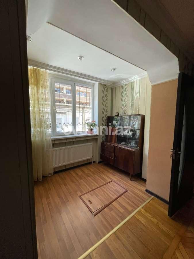 Satılır, köhnə tikili, 2 otaqlı, 50 m², Bakı, Nəsimi r, 28 may m.