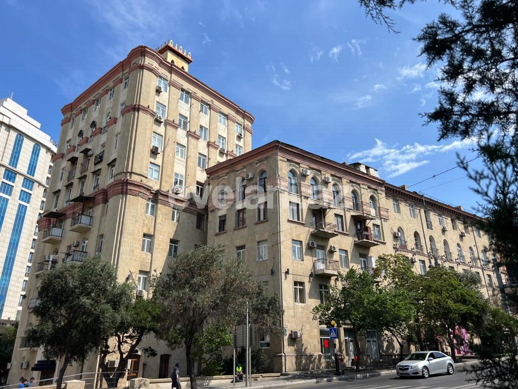 Satılır, köhnə tikili, 2 otaqlı, 60 m², Bakı, Yasamal r, Nizami m.