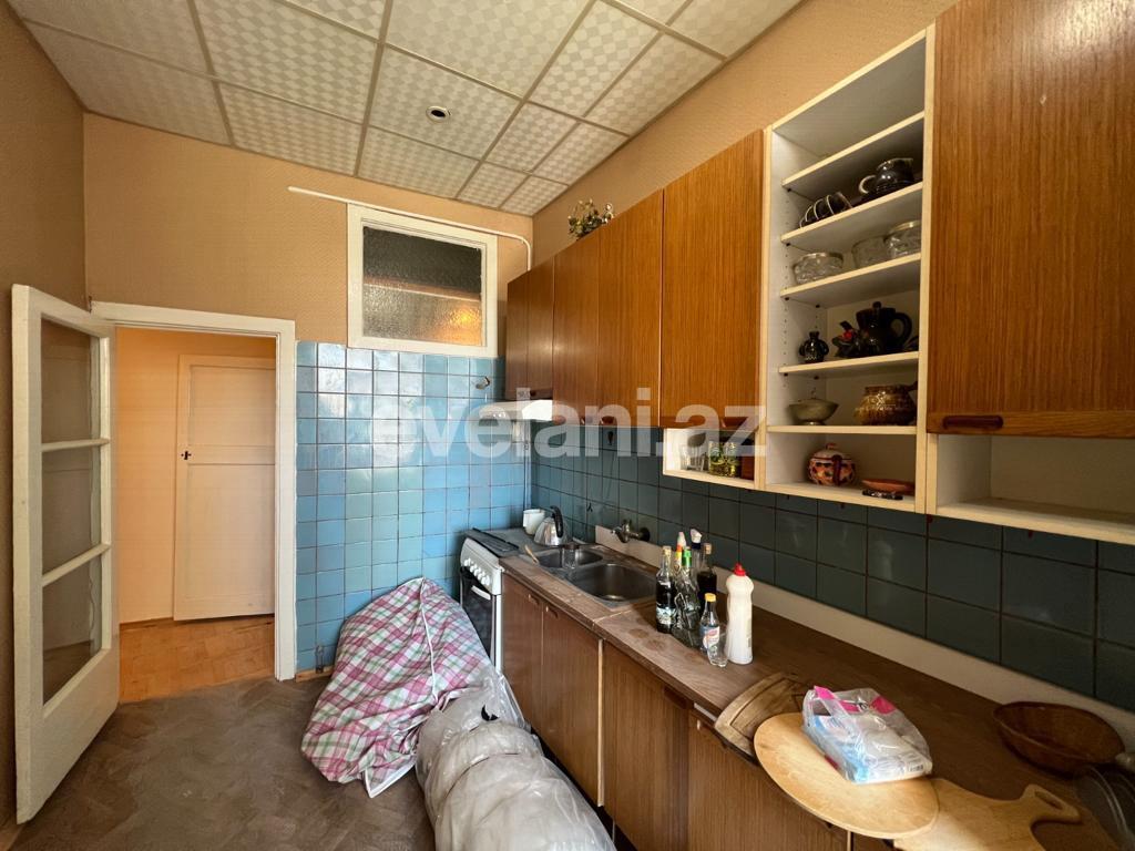 Satılır, köhnə tikili, 2 otaqlı, 60 m², Bakı, Yasamal r, Nizami m.