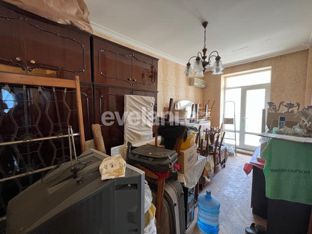 Satılır, köhnə tikili, 2 otaqlı, 60 m², Bakı, Yasamal r, Nizami m.