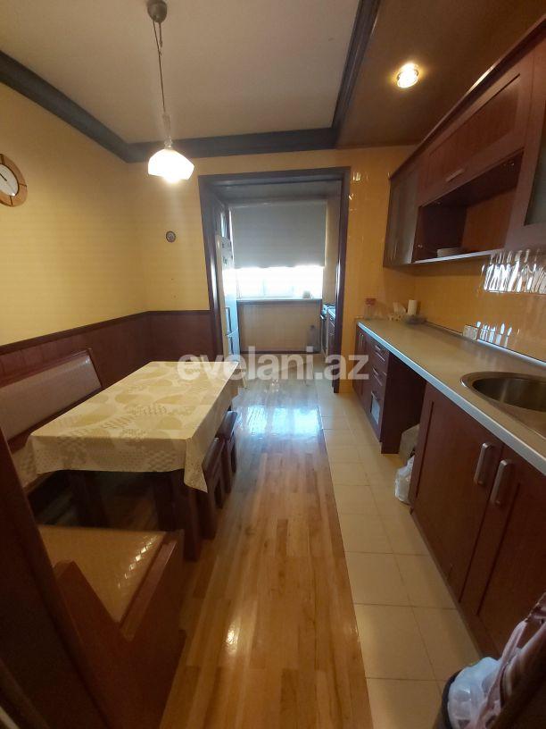 Satılır, köhnə tikili, 3 otaqlı, 80 m², Bakı, Nizami r, Xalqlar Dostluğu m.