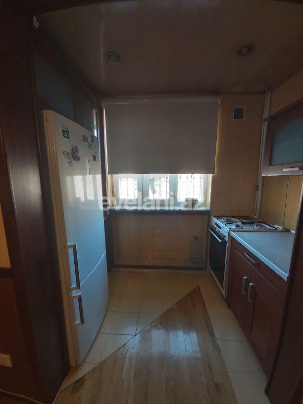 Satılır, köhnə tikili, 3 otaqlı, 80 m², Bakı, Nizami r, Xalqlar Dostluğu m.