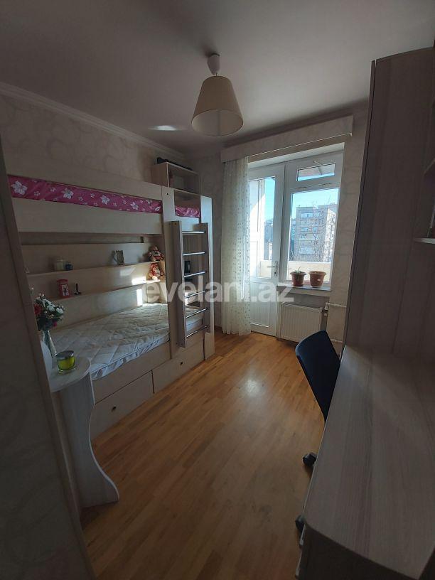 Satılır, köhnə tikili, 3 otaqlı, 80 m², Bakı, Nizami r, Xalqlar Dostluğu m.