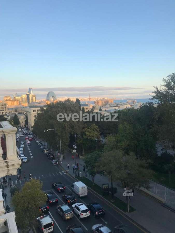 Satılır, köhnə tikili, 3 otaqlı, 90 m², Bakı, Səbail r, İçəri Şəhər m.