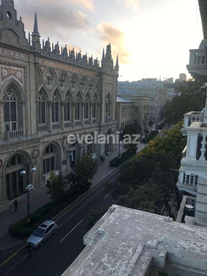 Satılır, köhnə tikili, 3 otaqlı, 90 m², Bakı, Səbail r, İçəri Şəhər m.