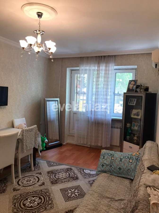 Satılır, köhnə tikili, 3 otaqlı, 75 m², Bakı, Binəqədi r, 7-ci mikrorayon q, Azadlıq prospekti m.