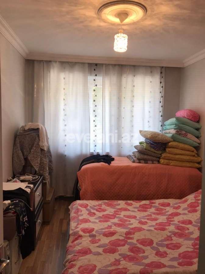 Satılır, köhnə tikili, 3 otaqlı, 75 m², Bakı, Binəqədi r, 7-ci mikrorayon q, Azadlıq prospekti m.