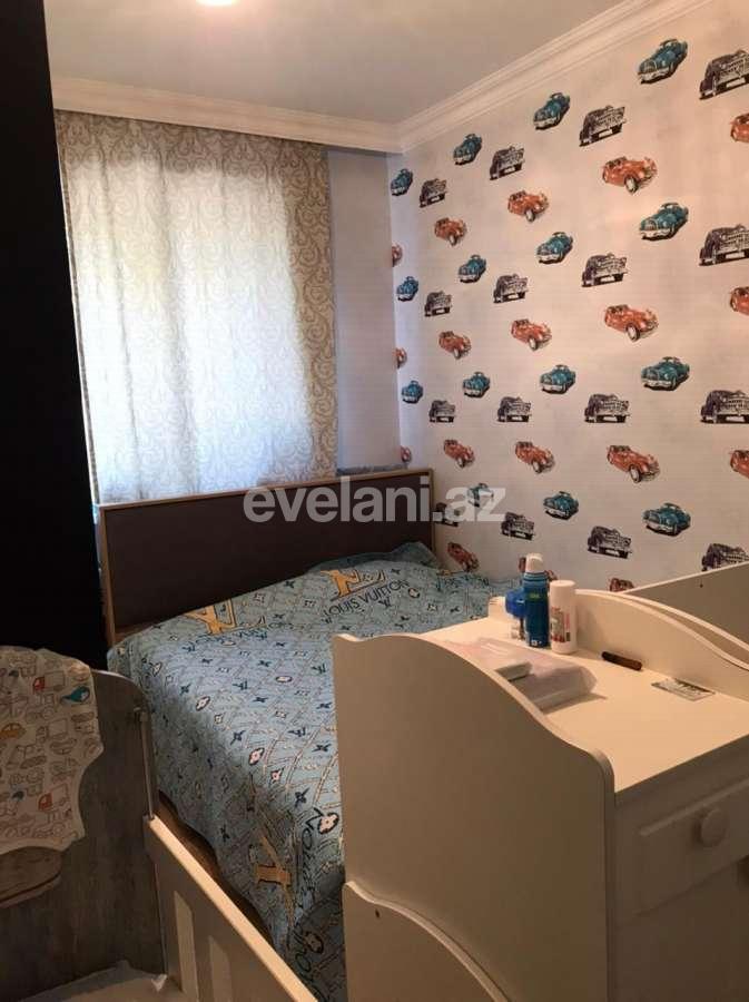 Satılır, köhnə tikili, 3 otaqlı, 75 m², Bakı, Binəqədi r, 7-ci mikrorayon q, Azadlıq prospekti m.