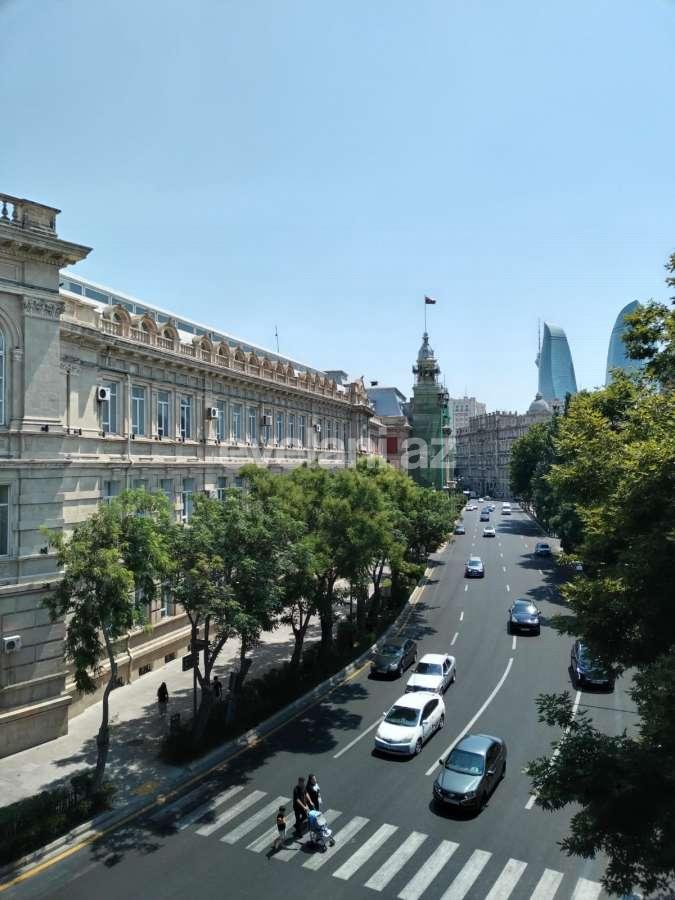 Kirayə verilir, köhnə tikili, 2 otaqlı, 106 m², Bakı, Səbail r, İçəri Şəhər m.