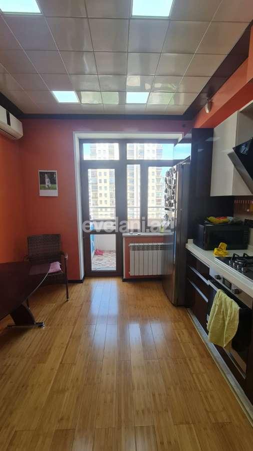 Satılır, yeni tikili, 3 otaqlı, 130 m², Bakı, Yasamal r, Elmlər Akademiyası m.