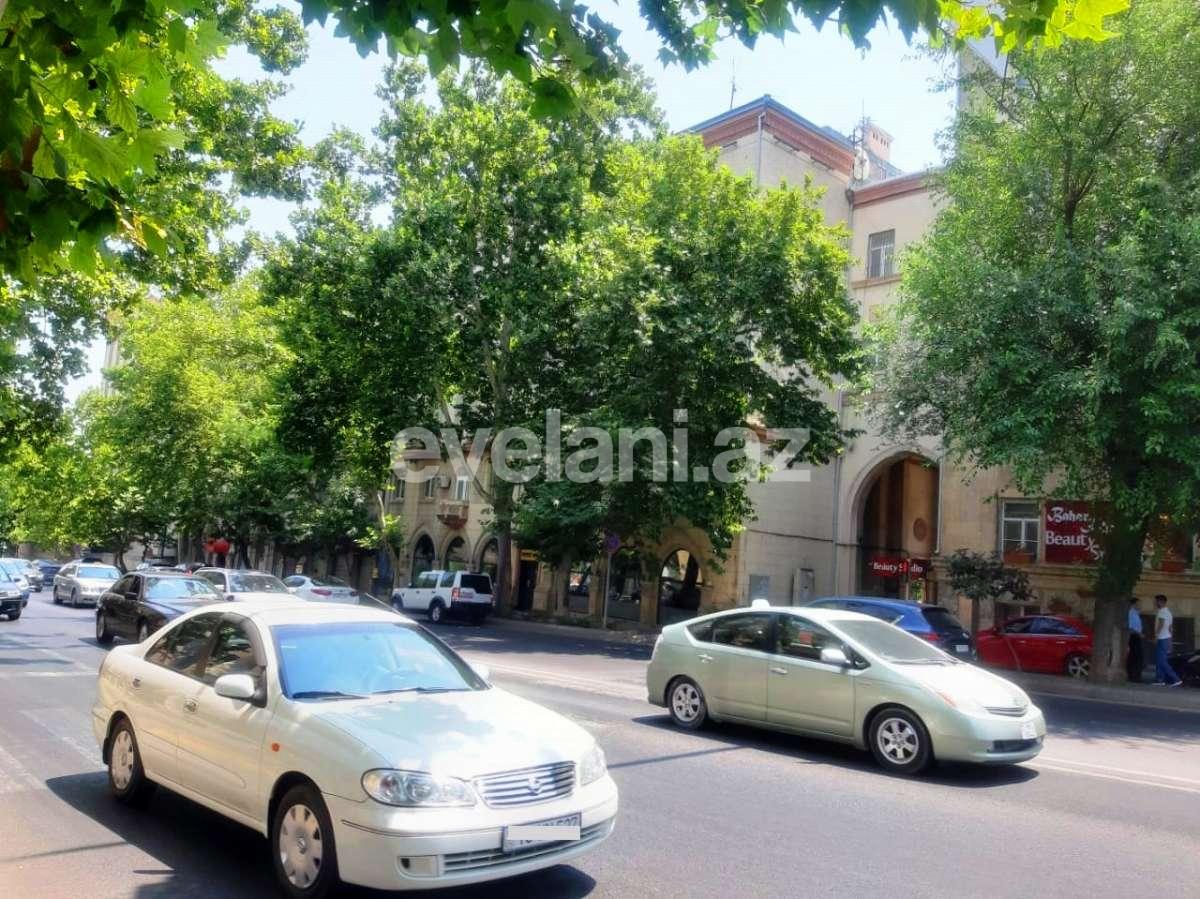 Satılır, köhnə tikili, 2 otaqlı, 65 m², Bakı, Yasamal r, Nizami m.