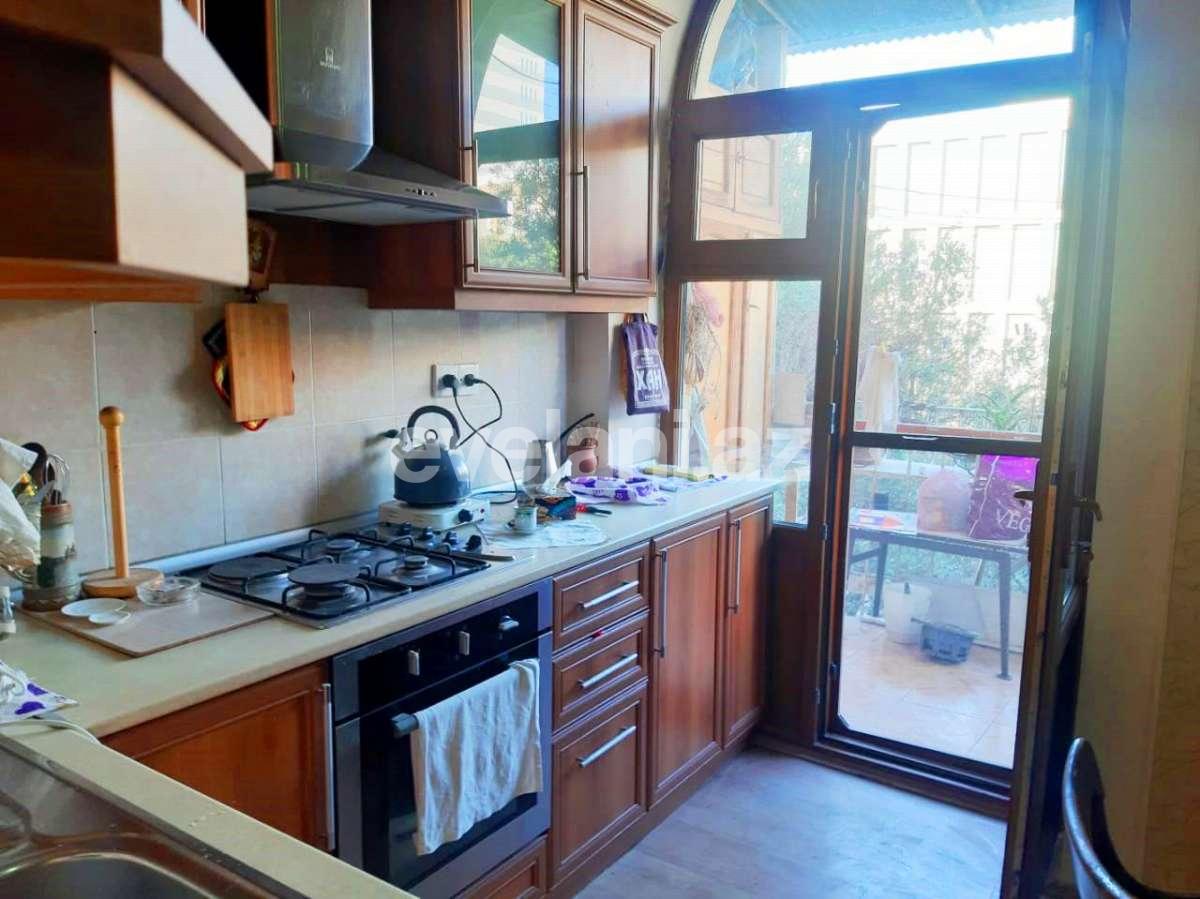 Satılır, köhnə tikili, 2 otaqlı, 65 m², Bakı, Yasamal r, Nizami m.