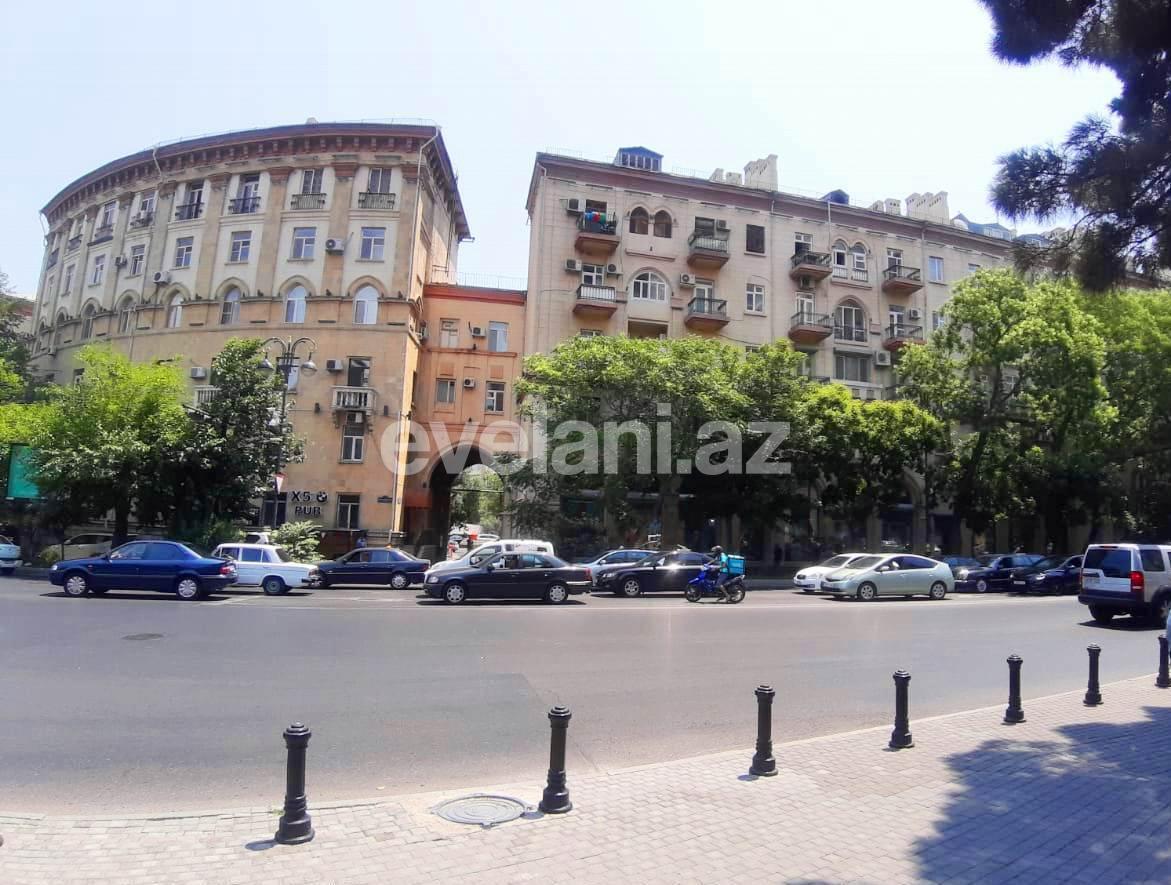 Satılır, köhnə tikili, 2 otaqlı, 65 m², Bakı, Yasamal r, Nizami m.