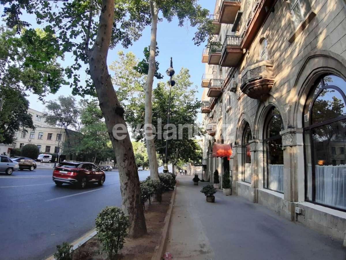 Satılır, köhnə tikili, 2 otaqlı, 65 m², Bakı, Yasamal r, Nizami m.