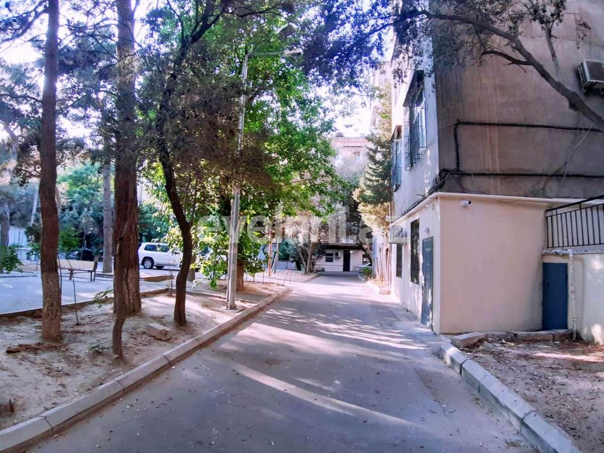 Satılır, köhnə tikili, 2 otaqlı, 65 m², Bakı, Yasamal r, Nizami m.