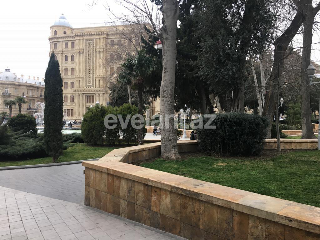 Сдаётся, офис, 2-комнаты, 40 m², Баку, Сабаильский r, Ичери Шехер m.