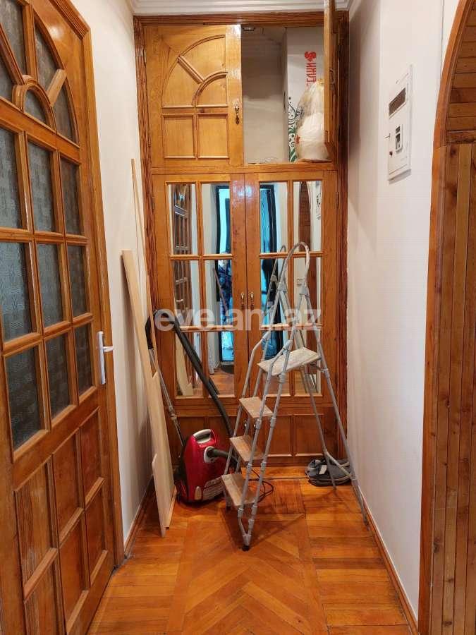 Satılır, köhnə tikili, 2 otaqlı, 55 m², Bakı, Səbail r, Sahil m.