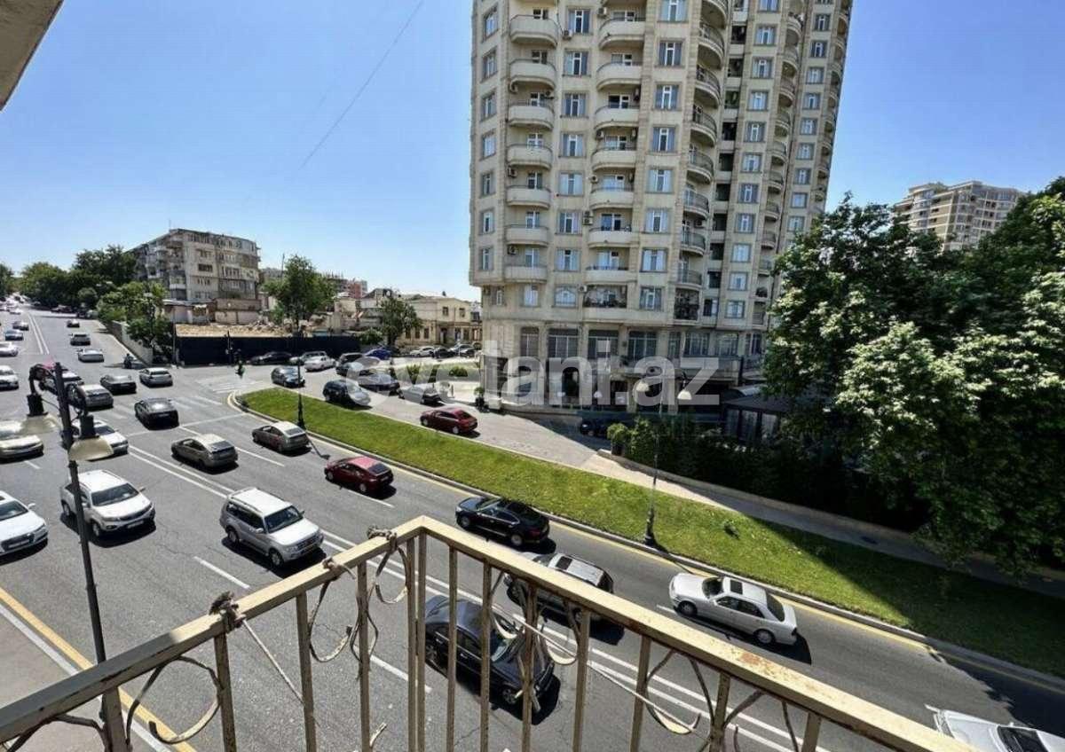 Satılır, köhnə tikili, 2 otaqlı, 50 m², Bakı, Yasamal r, İçəri Şəhər m.