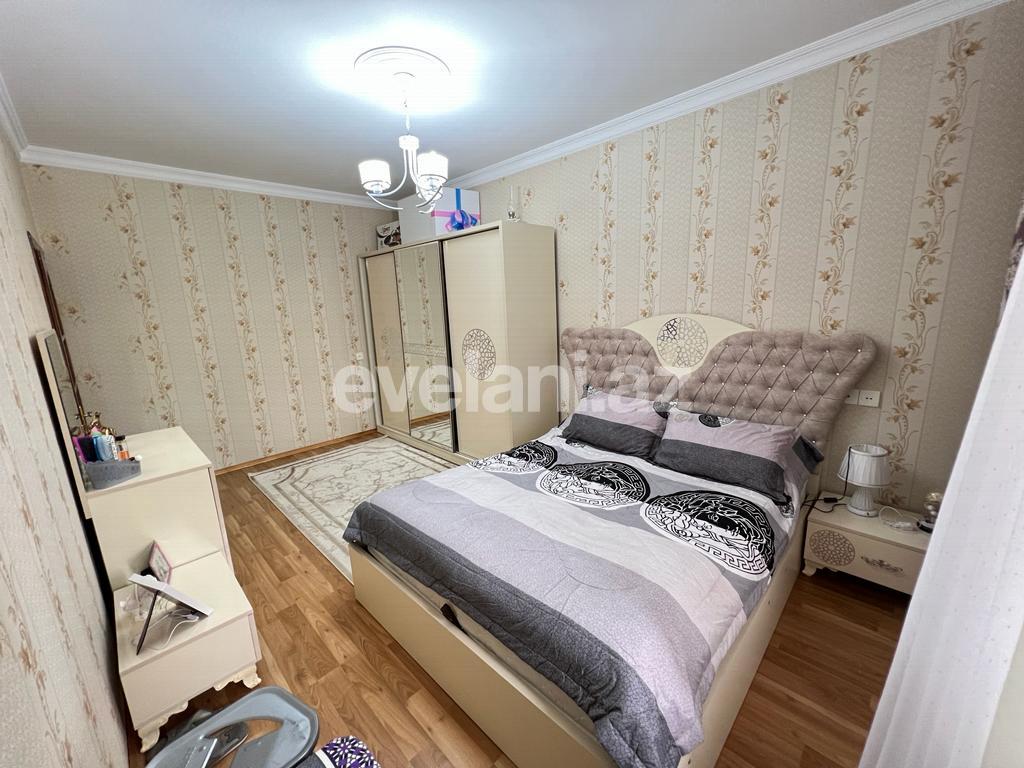 Sale, old building, 3 room, 75 m², Baku, Surakhani r, Yeni Guneshli d, Khalglar Doslugu m.