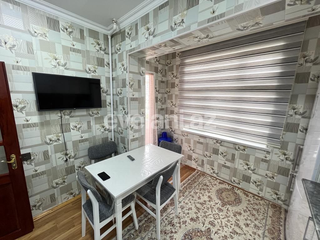 Sale, old building, 3 room, 75 m², Baku, Surakhani r, Yeni Guneshli d, Khalglar Doslugu m.