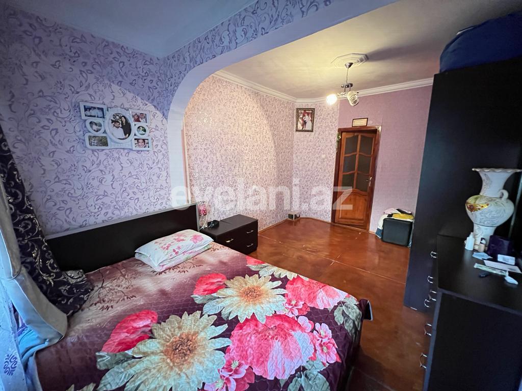 Satılır, köhnə tikili, 5 otaqlı, 90 m², Bakı, Suraxanı r, Yeni Günəşli q, Xalqlar Dostluğu m.