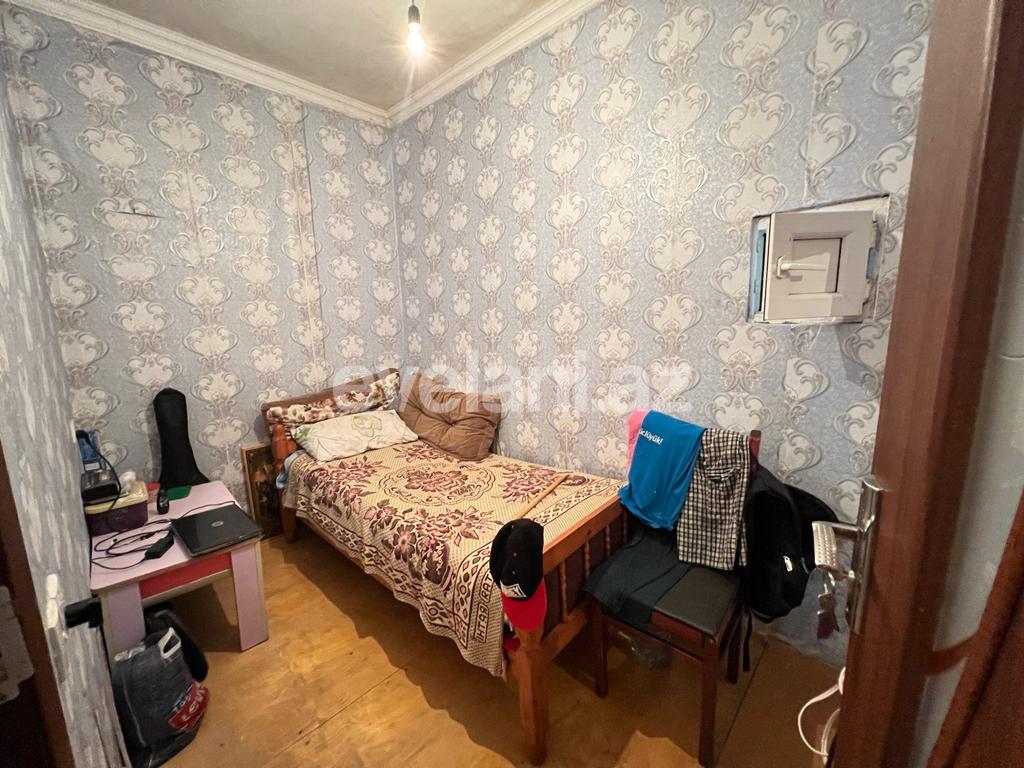 Satılır, köhnə tikili, 5 otaqlı, 90 m², Bakı, Suraxanı r, Yeni Günəşli q, Xalqlar Dostluğu m.