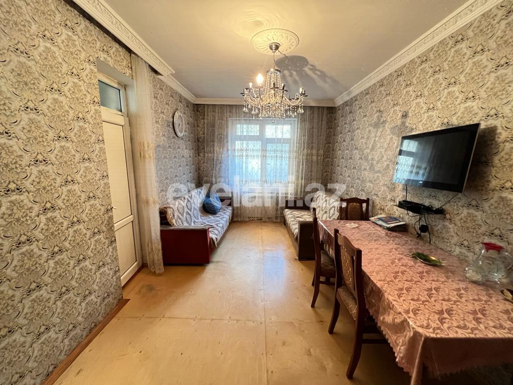 Satılır, köhnə tikili, 5 otaqlı, 90 m², Bakı, Suraxanı r, Yeni Günəşli q, Xalqlar Dostluğu m.