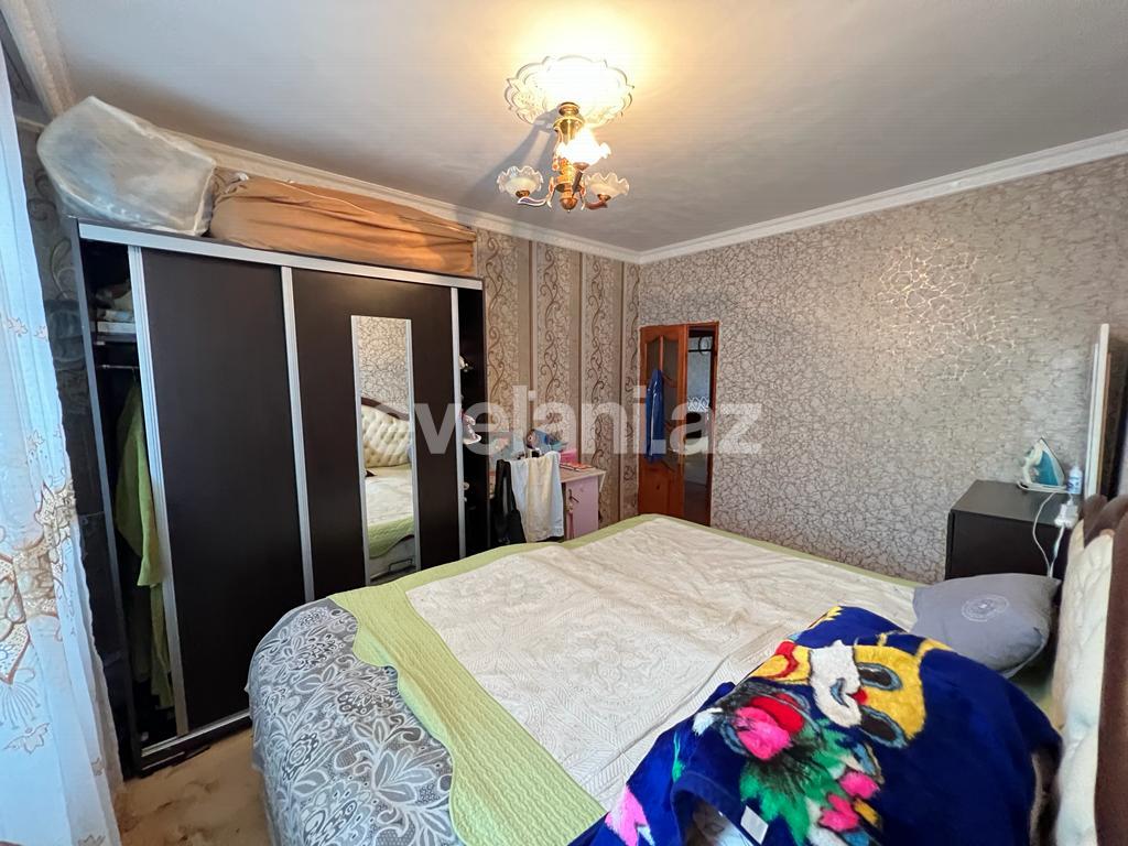Satılır, köhnə tikili, 5 otaqlı, 90 m², Bakı, Suraxanı r, Yeni Günəşli q, Xalqlar Dostluğu m.
