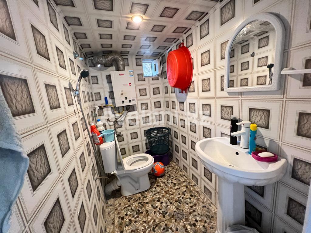 Satılır, köhnə tikili, 5 otaqlı, 90 m², Bakı, Suraxanı r, Yeni Günəşli q, Xalqlar Dostluğu m.