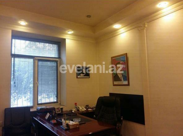 Kirayə verilir, həyət evi / bağ, 7 otaqlı, 350 m², Bakı, Səbail r, Badamdar q.