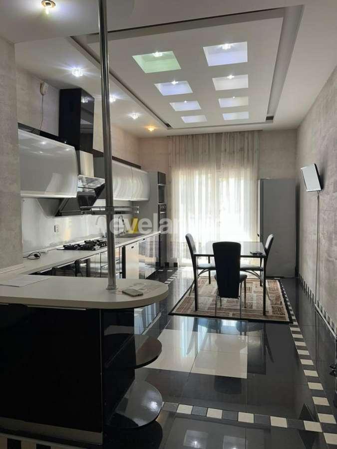 Rent, new building, 4 room, 178 m², Baku, Narimanov r.