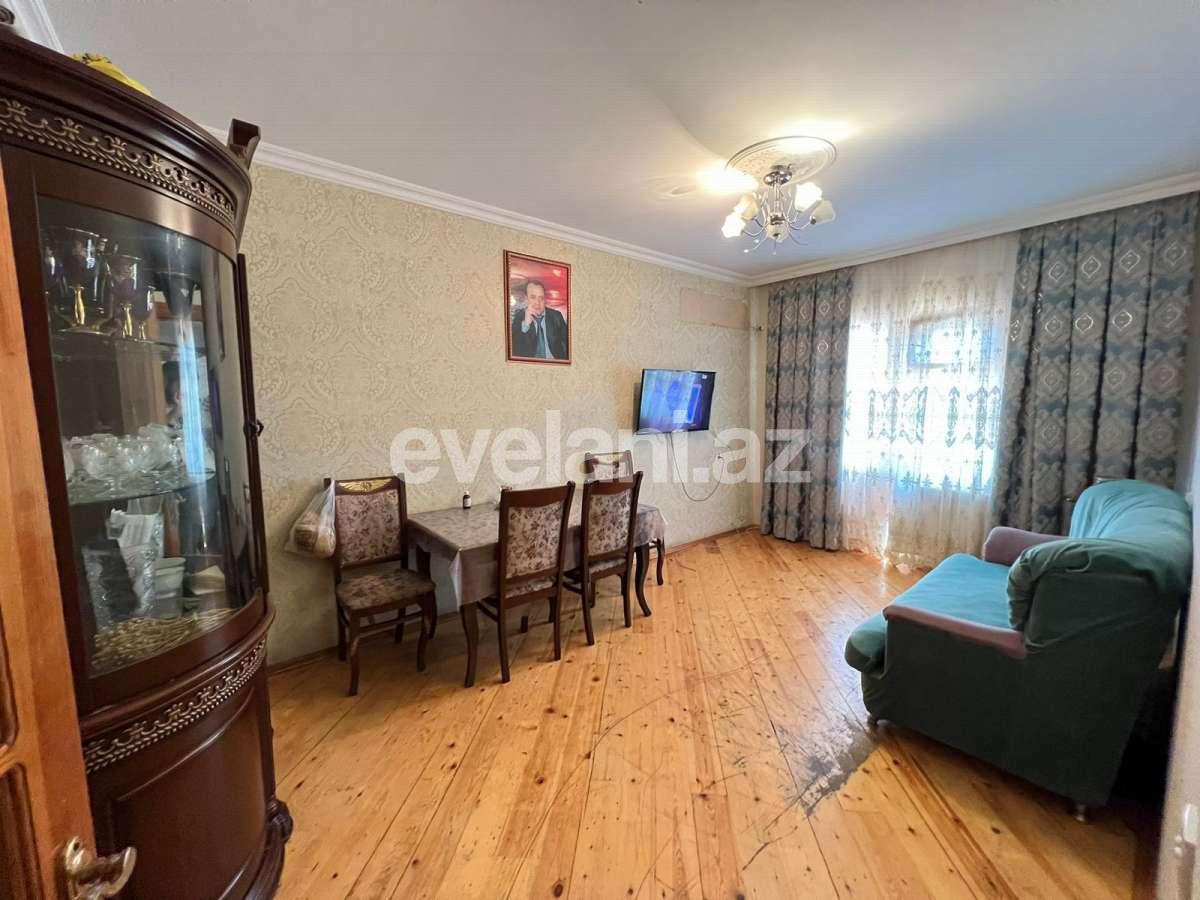 Satılır, köhnə tikili, 4 otaqlı, 100 m², Bakı, Suraxanı r, Yeni Günəşli q, Xalqlar Dostluğu m.