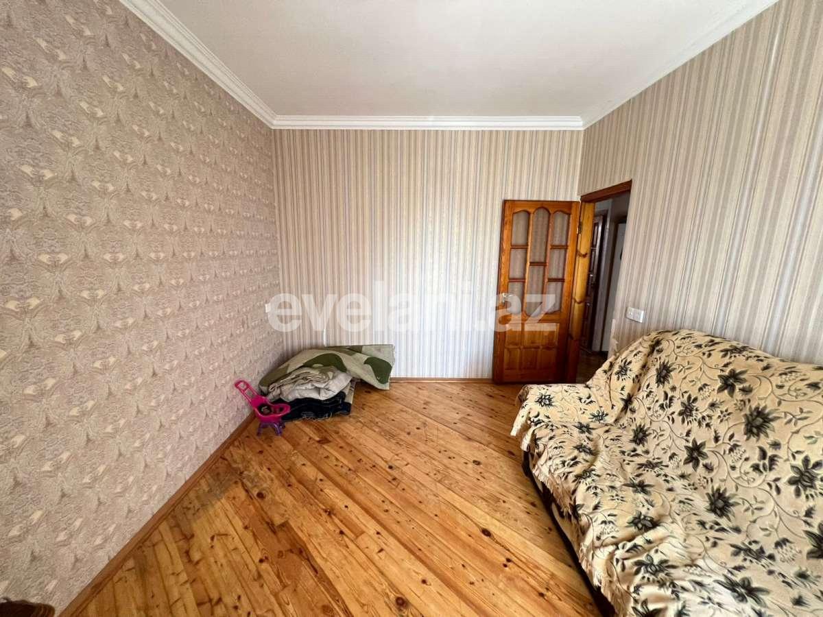 Satılır, köhnə tikili, 4 otaqlı, 100 m², Bakı, Suraxanı r, Yeni Günəşli q, Xalqlar Dostluğu m.