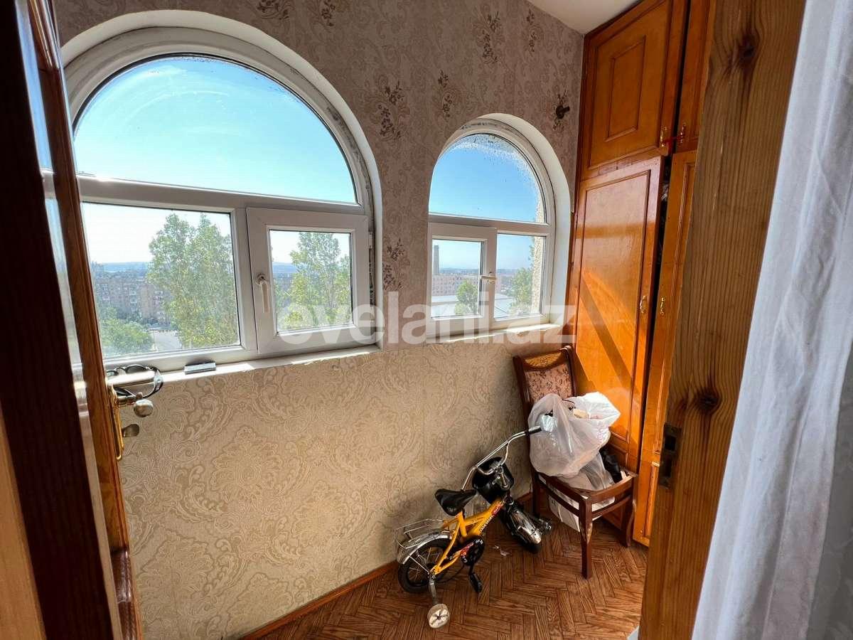 Satılır, köhnə tikili, 4 otaqlı, 100 m², Bakı, Suraxanı r, Yeni Günəşli q, Xalqlar Dostluğu m.