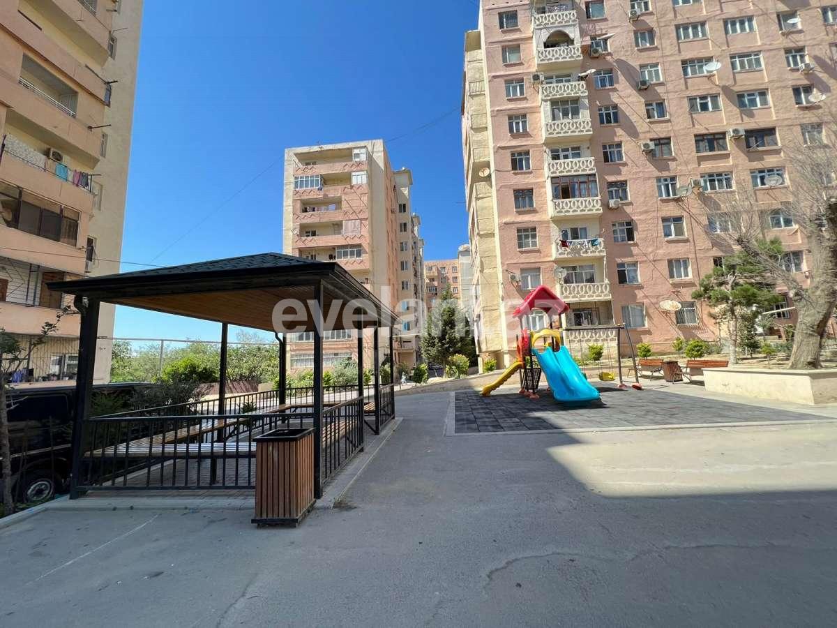 Satılır, köhnə tikili, 4 otaqlı, 100 m², Bakı, Suraxanı r, Yeni Günəşli q, Xalqlar Dostluğu m.