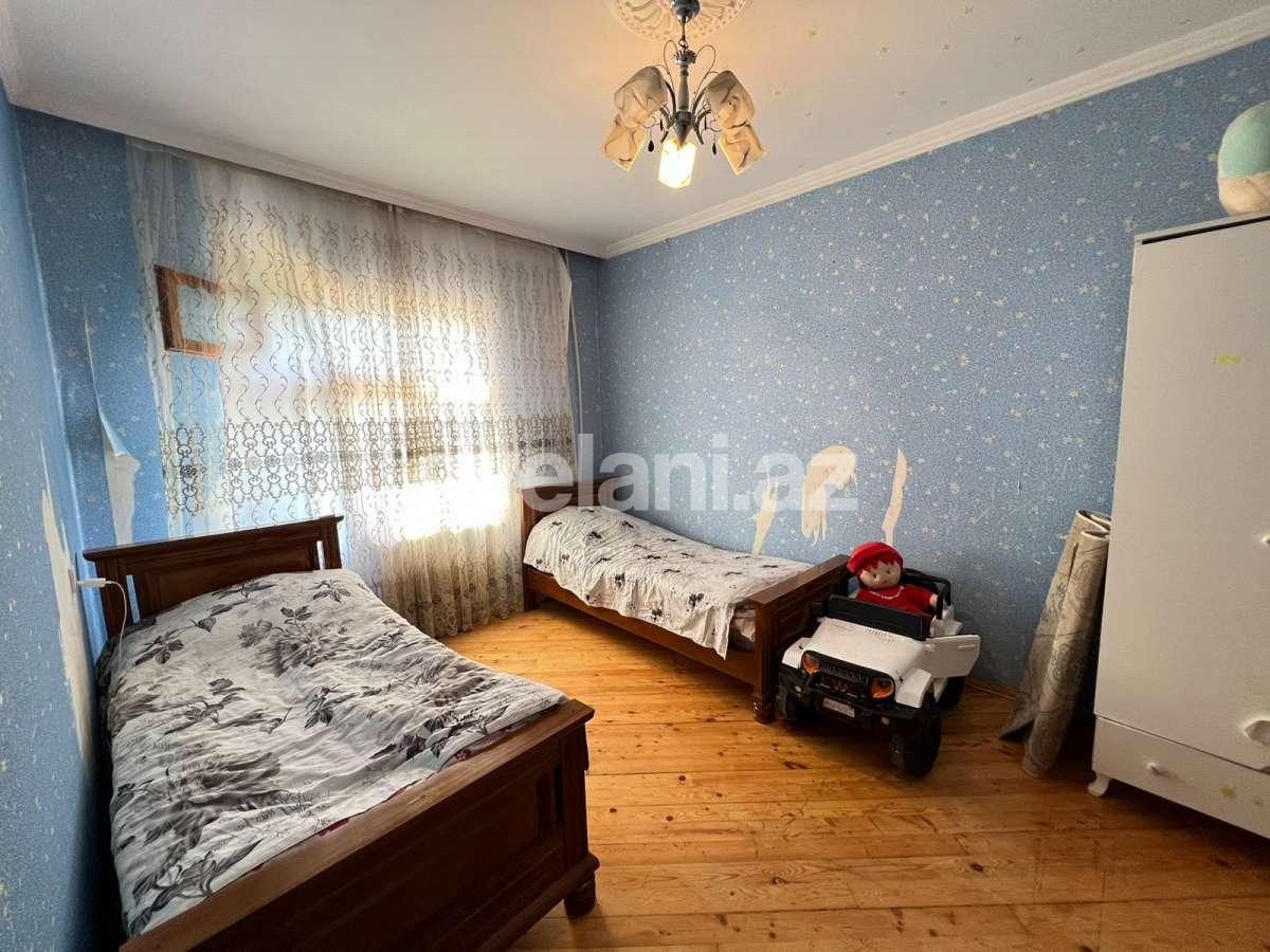 Satılır, köhnə tikili, 4 otaqlı, 100 m², Bakı, Suraxanı r, Yeni Günəşli q, Xalqlar Dostluğu m.
